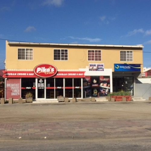 Cocina y bar arubeño a 300 m del complejo