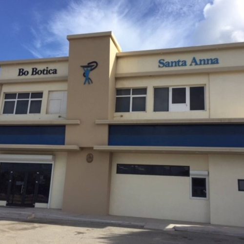 Farmacia a 500 m del complejo