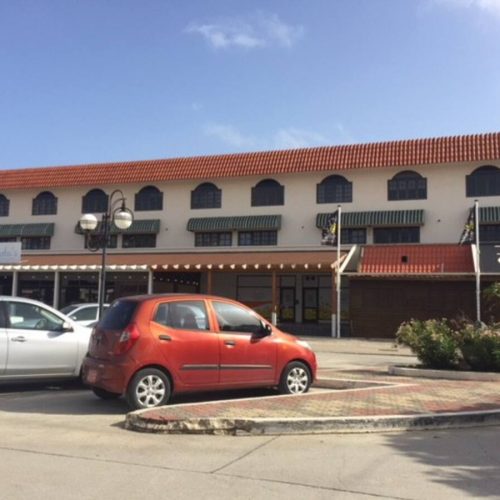 Plaza a 125 m del complejo